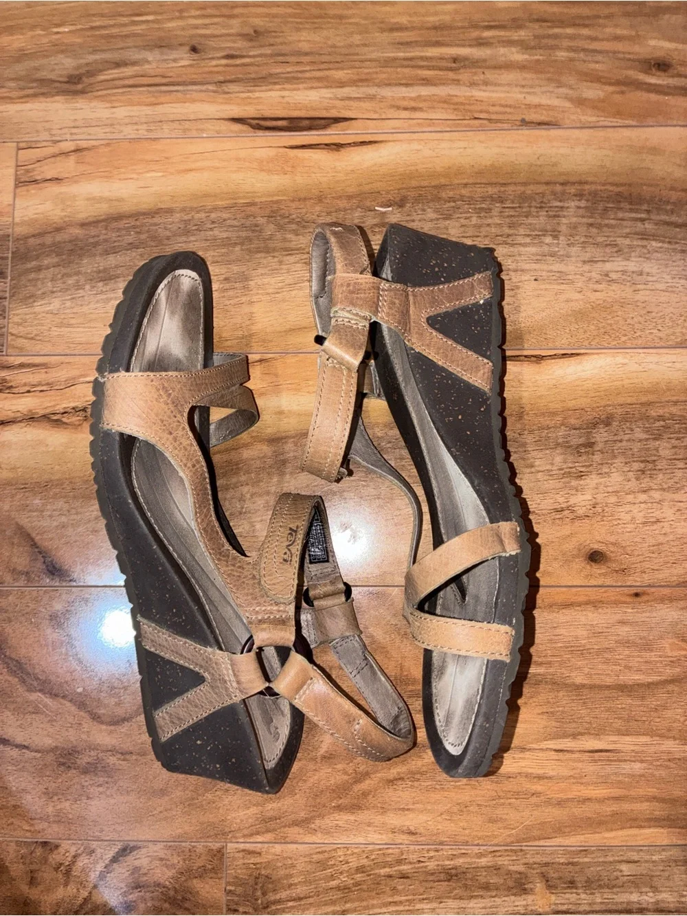 Teva Cabrillo Women’s Strap Wedge Tan Leather Sandals - size 9